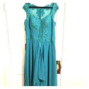 NEW WITH TAGS JJ’s House Jade Gown